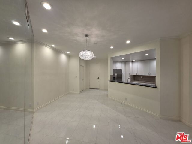 12000 Goshen Avenue, Los Angeles CA: https://media.crmls.org/mediaz/407bd788-d6ec-4ffa-aa5f-87f385995271.jpg