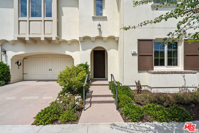 55 Suede, Irvine CA: https://media.crmls.org/mediaz/407c4bb1-7bdc-4f08-93d7-f7dcbd14e183.jpg