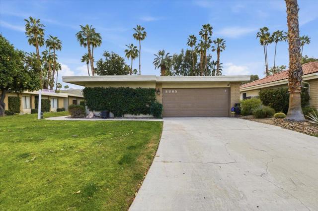 2385 Silver Oak Circle, Palm Springs CA: https://media.crmls.org/mediaz/407c51d8-af5b-4cc4-acae-f6f3b809a074.jpg