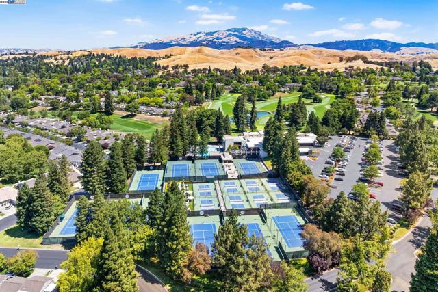 711 Glen Eagle Ct, Danville CA: https://media.crmls.org/mediaz/407ca356-d2a2-4799-903c-6dd17ebe1d86.jpg