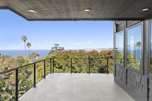 1846 Castellana Rd, La Jolla CA: https://media.crmls.org/mediaz/407d0609-dc34-4be8-acba-381e4e2011fa.jpg