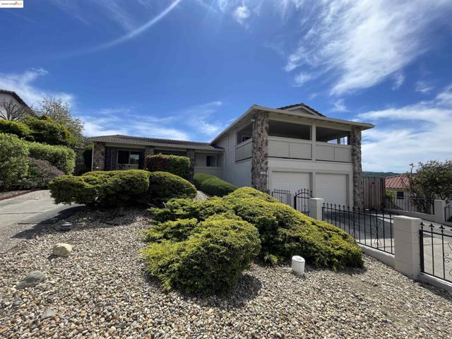 5136 Rain Cloud Dr, Richmond CA: https://media.crmls.org/mediaz/407d2581-f025-4416-b87e-d6dc0fd803df.jpg