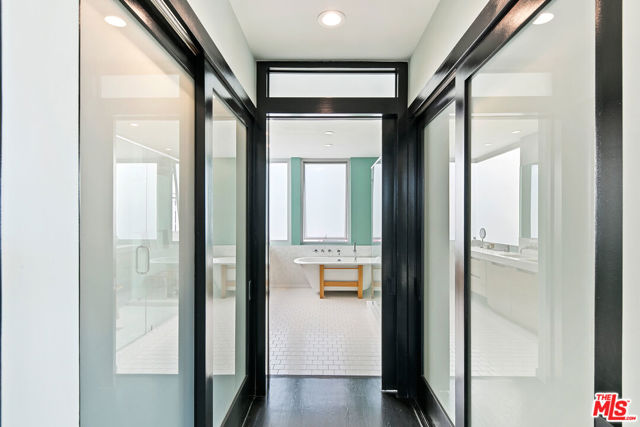 1430 Abbot Kinney Boulevard, Venice CA: https://media.crmls.org/mediaz/407d2ce0-c160-4d31-8cce-7ae8f0f92ed5.jpg