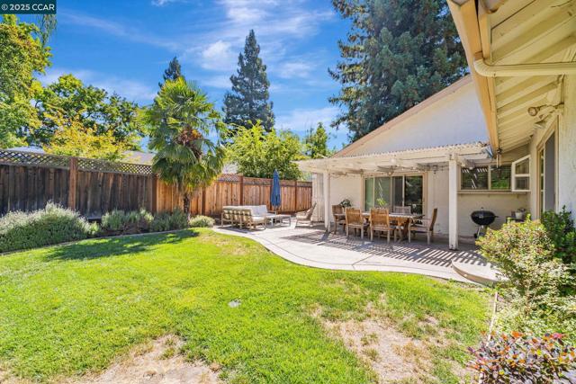 570 Zephyr Cir, Danville CA: https://media.crmls.org/mediaz/407d583e-ee43-4e11-b973-e25b4bf91ba7.jpg