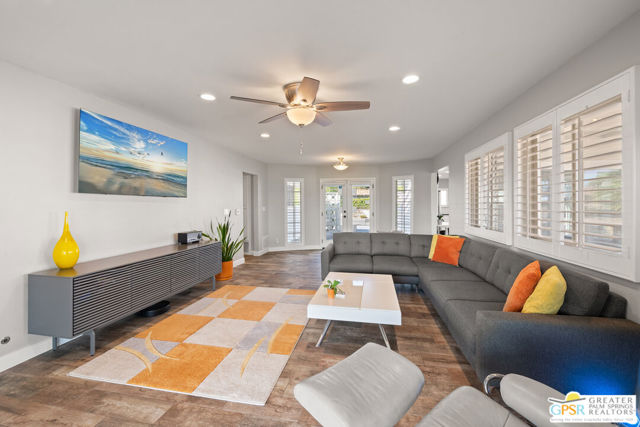 2002 S Bobolink Lane, Palm Springs CA: https://media.crmls.org/mediaz/407ddef8-fdd1-4554-a028-f8ba7ae5929f.jpg