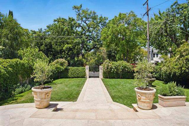 842 Boyce Avenue, Palo Alto CA: https://media.crmls.org/mediaz/407de85e-8f89-417f-9fab-4fcfcae4ff98.jpg