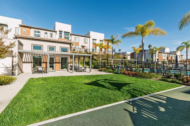 Detail Gallery Image 28 of 34 For 953 Radcliffe Trl, Vista,  CA 92081 - 2 Beds | 2 Baths