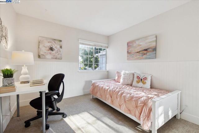 2211 Oakland Ave, Pleasanton CA: https://media.crmls.org/mediaz/407e6fc4-0adb-4a58-a145-ae03a53a8925.jpg