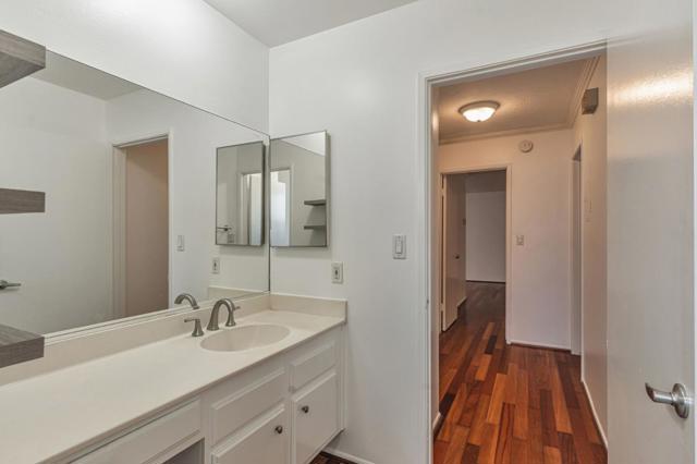 382 Coronado Avenue, Long Beach CA: https://media.crmls.org/mediaz/407e7344-b3b1-43df-acb0-cdef547fcdee.jpg