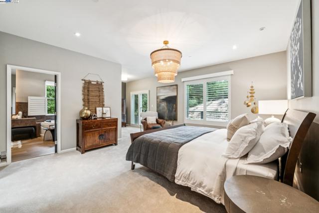 2005 TUNNEL RD, Oakland CA: https://media.crmls.org/mediaz/407fe771-00dd-41c6-b6b1-45dd09b8a838.jpg