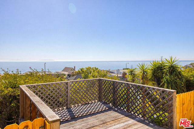 18128 Kingsport Drive, Malibu CA: https://media.crmls.org/mediaz/40803185-d387-4fef-b281-b7f6698bf77c.jpg