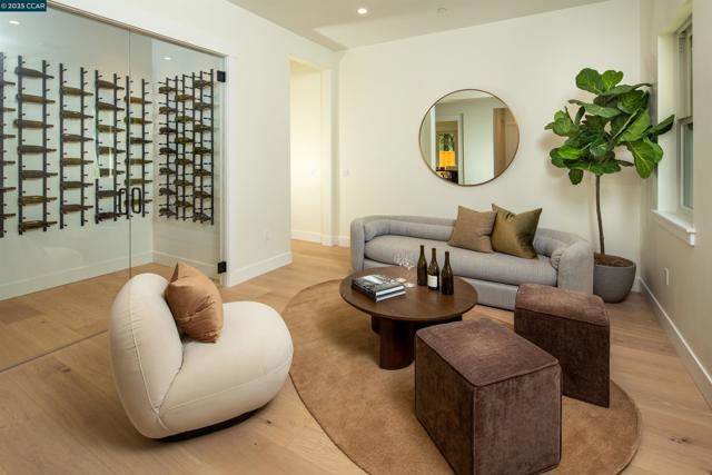 1015 Borrette Court, Napa CA: https://media.crmls.org/mediaz/4080a643-eea5-4096-8781-f7cb336c7334.jpg