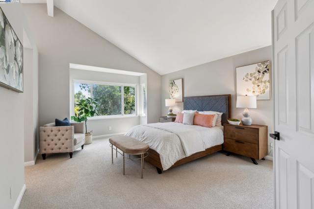 82 Applegate Way, Alameda CA: https://media.crmls.org/mediaz/40811420-370d-428e-a748-60f13298cfbb.jpg