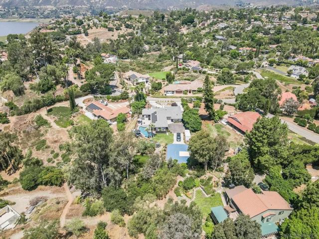 1271 Via Sendero, Escondido CA: https://media.crmls.org/mediaz/40825351-2d2b-4ad1-bf5e-cfb63479f106.jpg