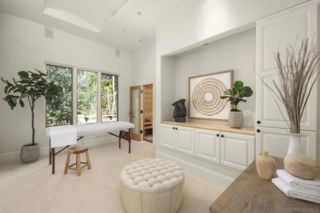 5980 Rancho Diegueno, Rancho Santa Fe CA: https://media.crmls.org/mediaz/4082571d-7eb6-4b33-8ff8-c1172a72e702.jpg