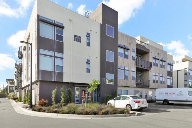 210 Waters Park Circle, San Mateo CA: https://media.crmls.org/mediaz/40828a9f-ffac-4a07-809f-2a3f3bef55f9.jpg