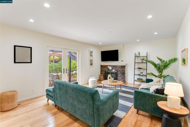 438 Odin Dr, Pleasant Hill CA: https://media.crmls.org/mediaz/4082ef02-9349-4985-a4f7-3575755be4e5.jpg