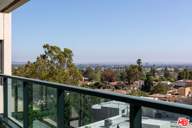 10490 Wilshire Boulevard, Los Angeles CA: https://media.crmls.org/mediaz/4083345b-f368-4213-94bc-2e71fc128808.jpg