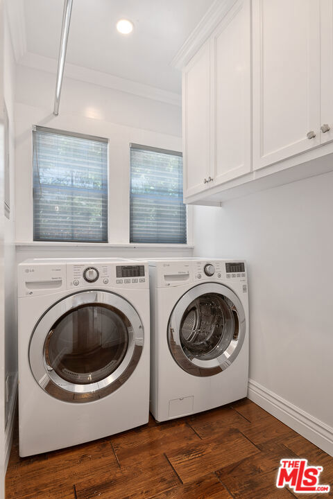 543 N June Street, Los Angeles CA: https://media.crmls.org/mediaz/40844b51-33e7-46bf-9637-b83416783a06.jpg