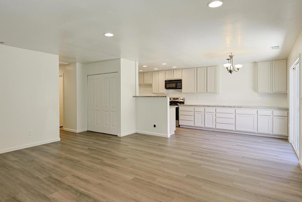 MLS #250032603SD image #10