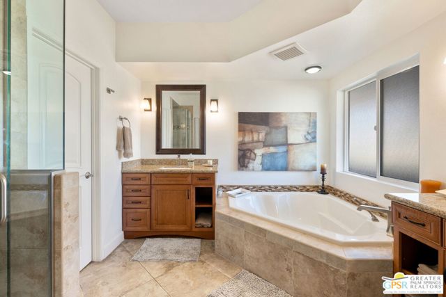 237 E Vista Royale Circle, Palm Desert CA: https://media.crmls.org/mediaz/4084b952-2838-4fec-84df-a1bd640d93ab.jpg