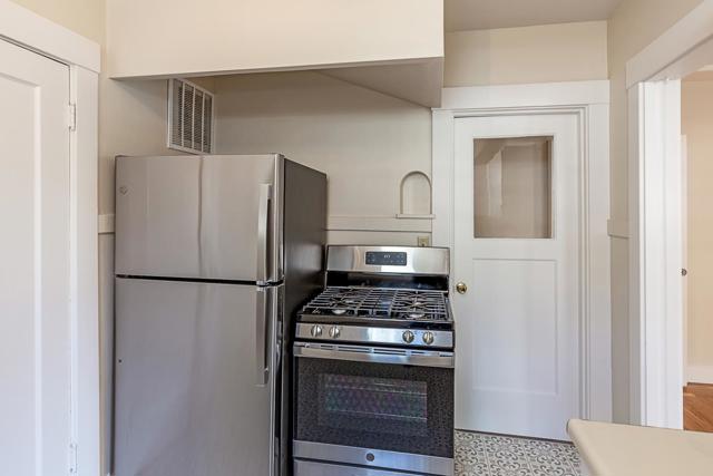 828 Highland Avenue, San Mateo CA: https://media.crmls.org/mediaz/40850601-f930-4410-9055-39668410b637.jpg