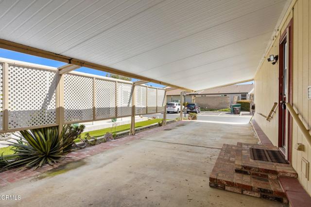 142 Poinsettia Gardens Drive, Ventura CA: https://media.crmls.org/mediaz/40856c24-d208-4459-b045-4575caea4905.jpg