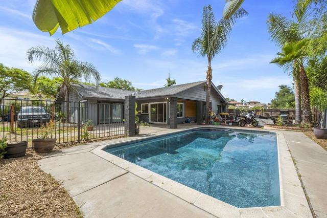 2348 Watson Way, Vista CA: https://media.crmls.org/mediaz/4085dbbc-114e-4062-bf3d-54cd6d6be4e8.jpg