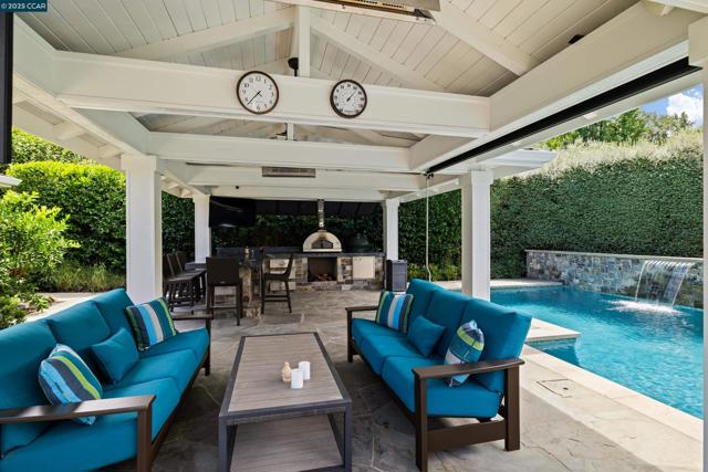125 El Dorado Ave, Danville CA: https://media.crmls.org/mediaz/40862833-87f6-49e6-b7d4-ff644edfeca3.jpg