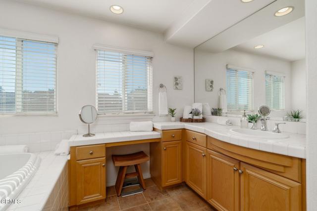 664 Corte Regalo, Camarillo CA: https://media.crmls.org/mediaz/4086c00a-7bcf-467a-b533-83972466c4a5.jpg