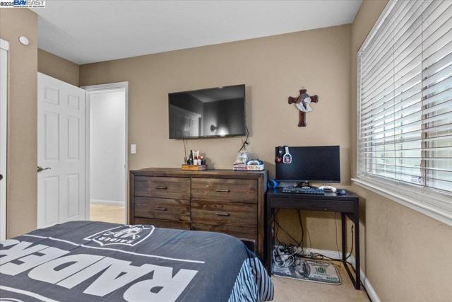 60 W South St, Tracy CA: https://media.crmls.org/mediaz/4086d849-69aa-40fc-8476-145f8ab57775.jpg