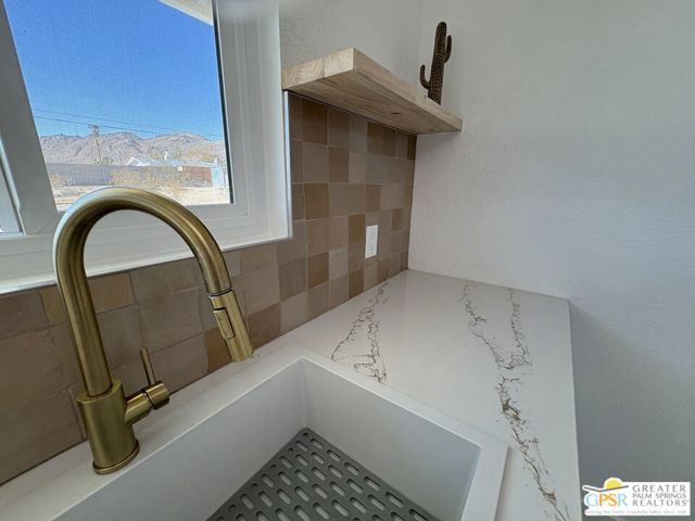 4742 Avenida La Flora Desierta, Joshua Tree CA: https://media.crmls.org/mediaz/40876111-0379-41c1-914b-bcc5eee7272d.jpg