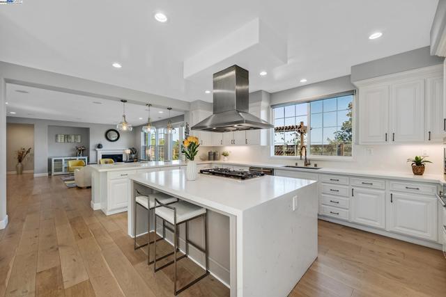 5719 Dimas Ct, Pleasanton CA: https://media.crmls.org/mediaz/40880ac9-df4f-457f-b415-d28601469443.jpg