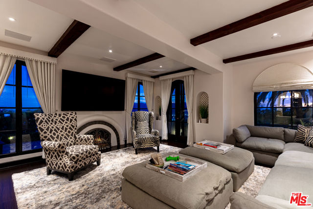 330 Kempton Road, Glendale CA: https://media.crmls.org/mediaz/40886c13-9d4a-458a-8c9b-f2b3e85a86aa.jpg