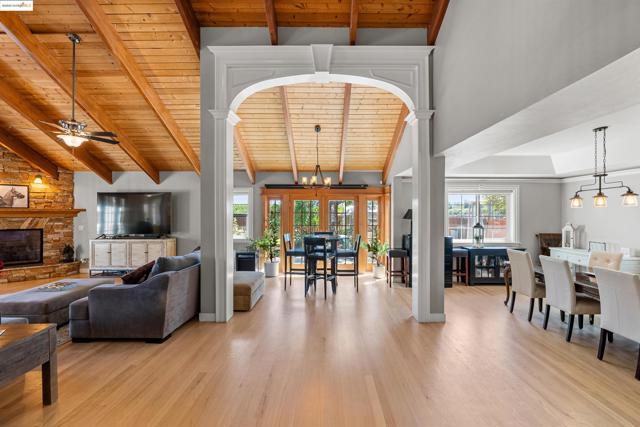 1600 Eden Plains Rd, Brentwood CA: https://media.crmls.org/mediaz/408888a8-2ba7-4544-8659-046bdfab5cc8.jpg