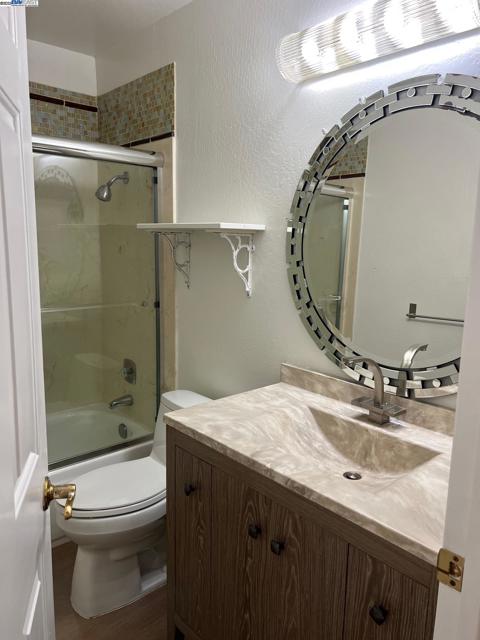 3242 Monika Ln, Hayward CA: https://media.crmls.org/mediaz/40896ed5-8280-435e-82a6-b99bb979a7aa.jpg