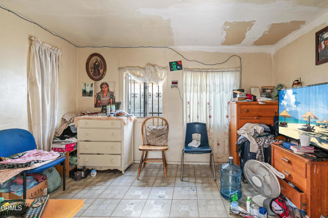 1156 S Alma Avenue, Los Angeles CA: https://media.crmls.org/mediaz/4089986f-1062-4e90-b2fe-7f80962e7e1f.jpg