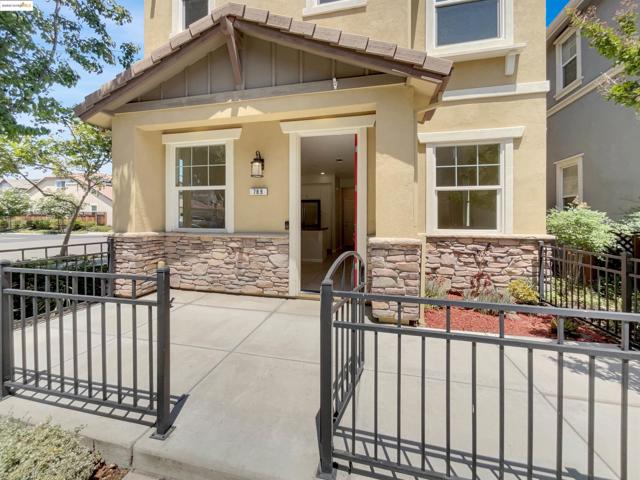 789 King Palm Ln, Brentwood CA: https://media.crmls.org/mediaz/40899e80-f294-4f11-9164-ba9bcb9b4354.jpg