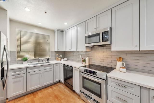 929 E El Camino Real, Sunnyvale CA: https://media.crmls.org/mediaz/4089b4e2-8ace-4864-a273-b91a589cace0.jpg
