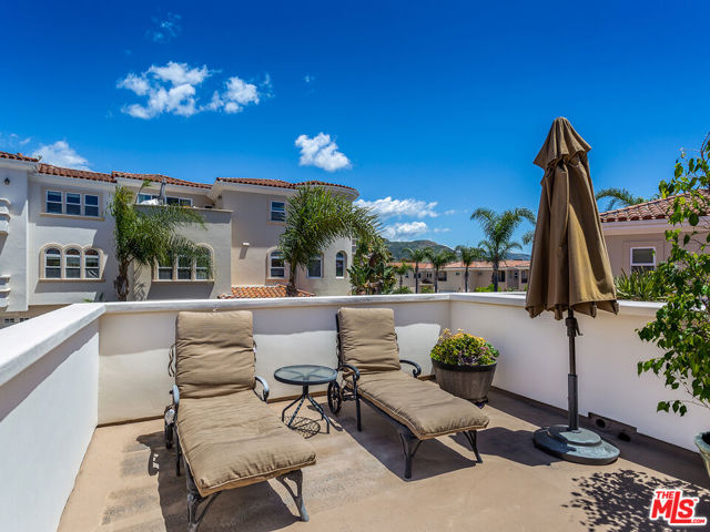 23949 De Ville Way, Malibu CA: https://media.crmls.org/mediaz/408aadc2-19f2-4c94-8f39-8b84069848f4.jpg