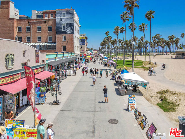 25 Brooks Avenue, Venice CA: https://media.crmls.org/mediaz/408b3930-19ac-43bf-bbb6-7464c152de0a.jpg