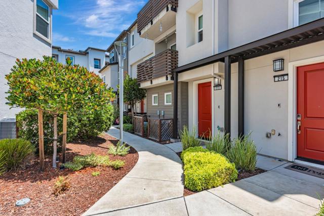 211 Spire, Fremont CA: https://media.crmls.org/mediaz/408b56ac-9288-4b48-8cde-36d4ca5c6d56.jpg