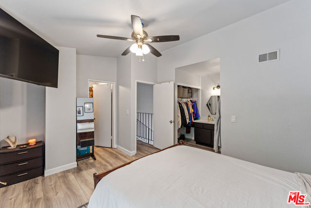 586 Rosewood Avenue, Camarillo CA: https://media.crmls.org/mediaz/408b8fe1-1128-4040-a905-6914b801f1a9.jpg
