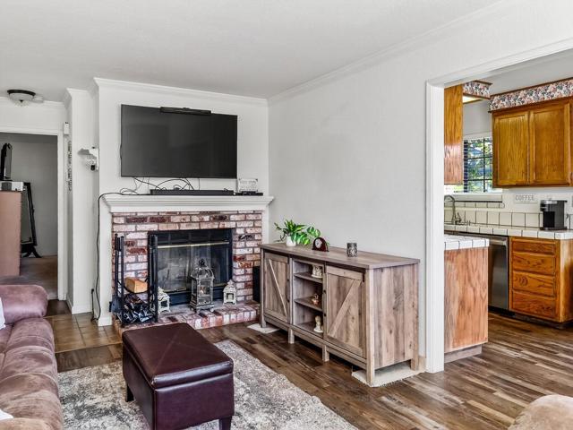 1056 Padre Drive, Salinas CA: https://media.crmls.org/mediaz/408bb405-1537-447e-9040-deb8dc746f17.jpg