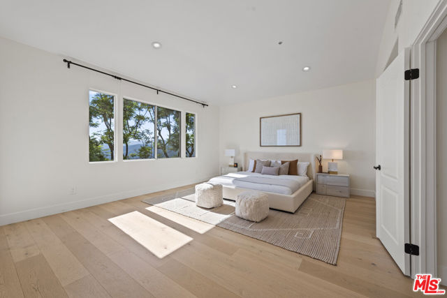 16724 Calle Arbolada, Pacific Palisades CA: https://media.crmls.org/mediaz/408c3e76-a074-4fe1-8cea-e7b4f40df508.jpg