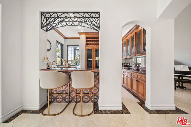 1821 Chastain, Pacific Palisades CA: https://media.crmls.org/mediaz/408ca31f-ef9f-4d96-8cdd-8973cfacfcb7.jpg