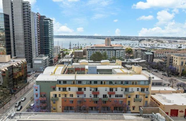 1501 India Street, San Diego CA: https://media.crmls.org/mediaz/408ca4b0-4776-4462-9d9d-abc201cb878d.jpg