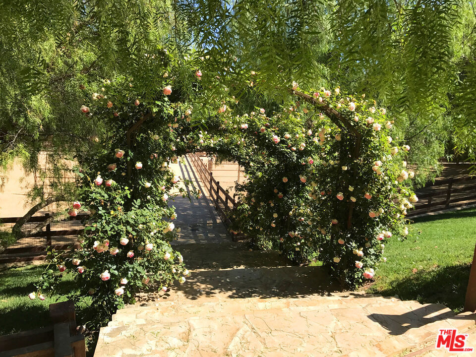https://media.crmls.org/mediaz/408df9b4-1f91-48ee-951d-531cb1769881.jpg?preset=X-Large