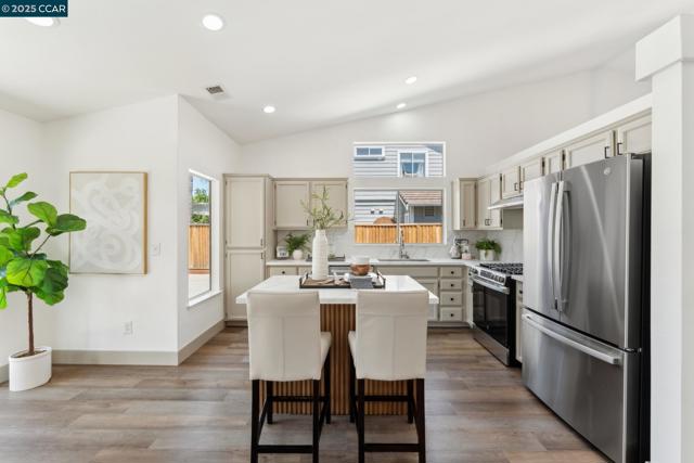 3075 Shiles Loop, Brentwood CA: https://media.crmls.org/mediaz/408e2416-aebd-499c-b044-4cc297817ddd.jpg