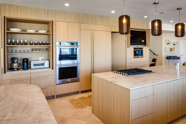 Detail Gallery Image 11 of 75 For 1904 via Casa Alta, La Jolla,  CA 92037 - 7 Beds | 7/2 Baths